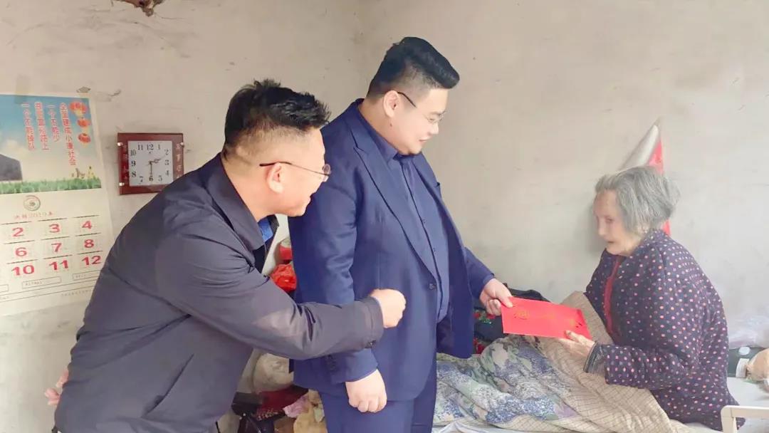 夕陽無限好，敬老情更濃——東岳機(jī)械走訪百歲老人