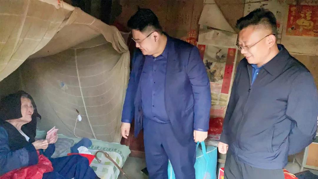 夕陽無限好，敬老情更濃——東岳機(jī)械走訪百歲老人